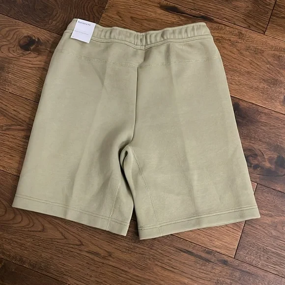 Nike Tech Fleece Kids Shorts size XL - Picture 3 of 3